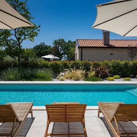 Luxury Pedena With Pool And Jacuzzi In Porec