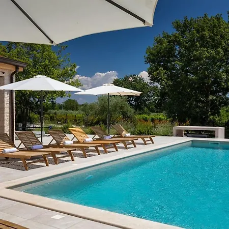 Villa Luxury Pedena With Pool And Jacuzzi In Porec *