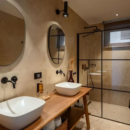 Villa Luxury Pedena With Pool And Jacuzzi In Porec Kadumi