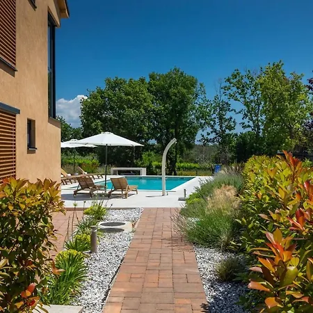 Villa Luxury Pedena With Pool And Jacuzzi In Porec *