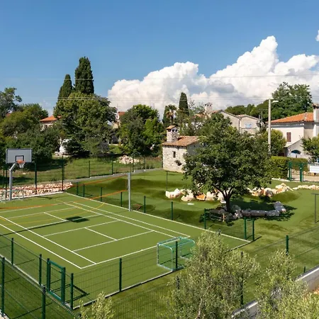 Villa Luxury Pedena With Pool And Jacuzzi In Porec *