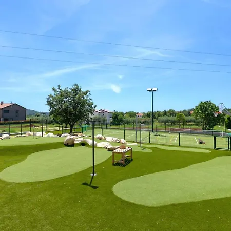 Luxury Pedena With Pool And Jacuzzi In Porec Kadumi