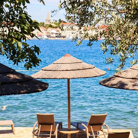 Luxury Pedena With Pool And Jacuzzi In Porec Villa