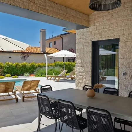 Luxury Pedena With Pool And Jacuzzi In Porec