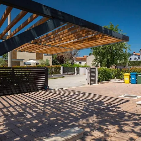 Luxury Pedena With Pool And Jacuzzi In Porec * Kadumi
