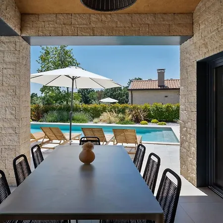 Villa Luxury Pedena With Pool And Jacuzzi In Porec